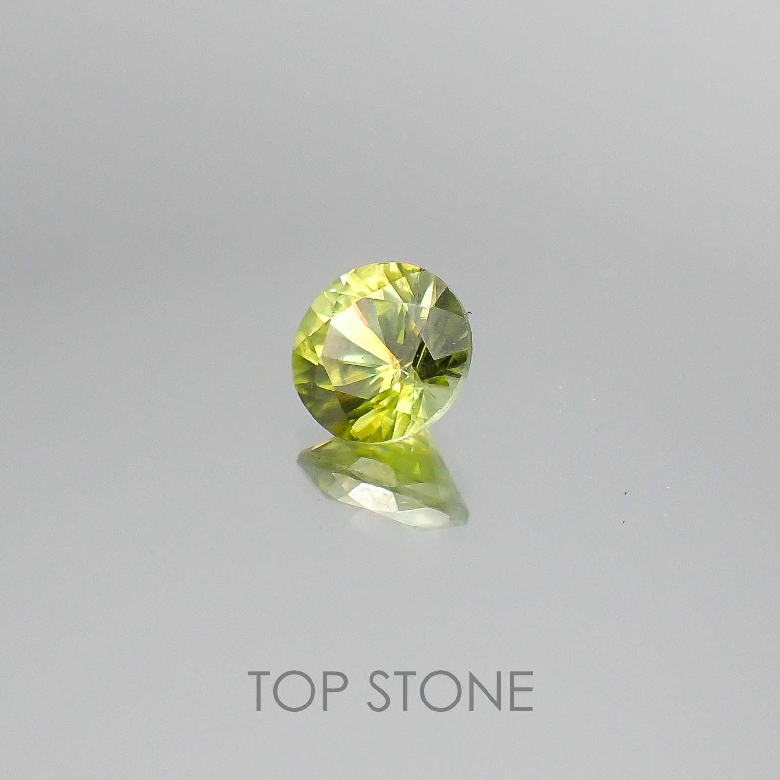 スフェーン マダガスカル産 ルース 0.89ct[20073870]6.1×6.1mm前後