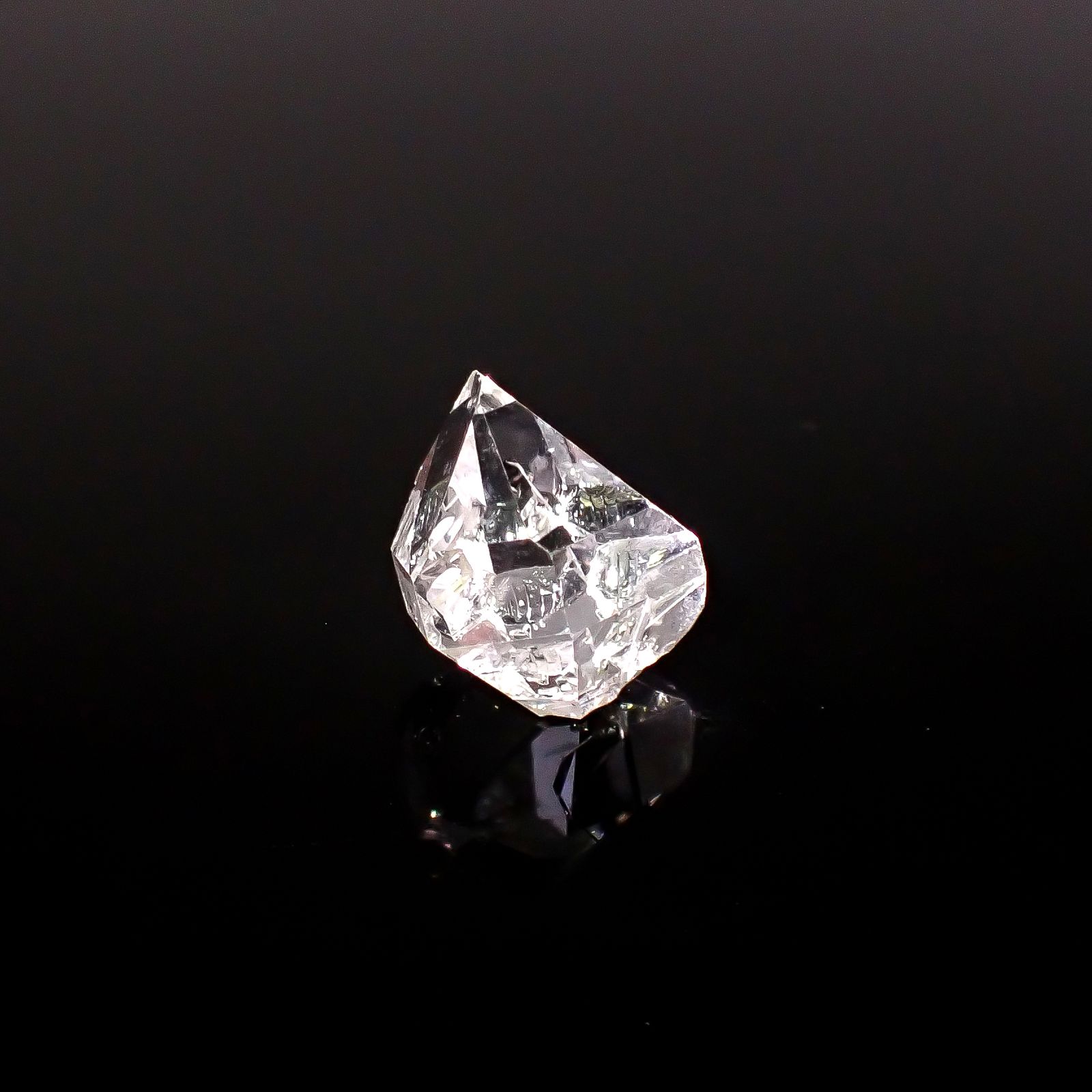 ハーキマーダイヤモンド 原石 アメリカ・ニューヨーク州産 12.37ct / 15.7x13.9mm前後 [260231775]