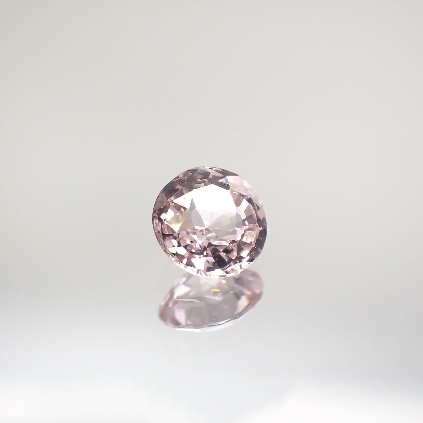 ピンクサファイア(宝石名ピンク・サファイア) マダガスカル/スリランカ産 0.47ct 識別済[210712555]4.6×4.6mm前後