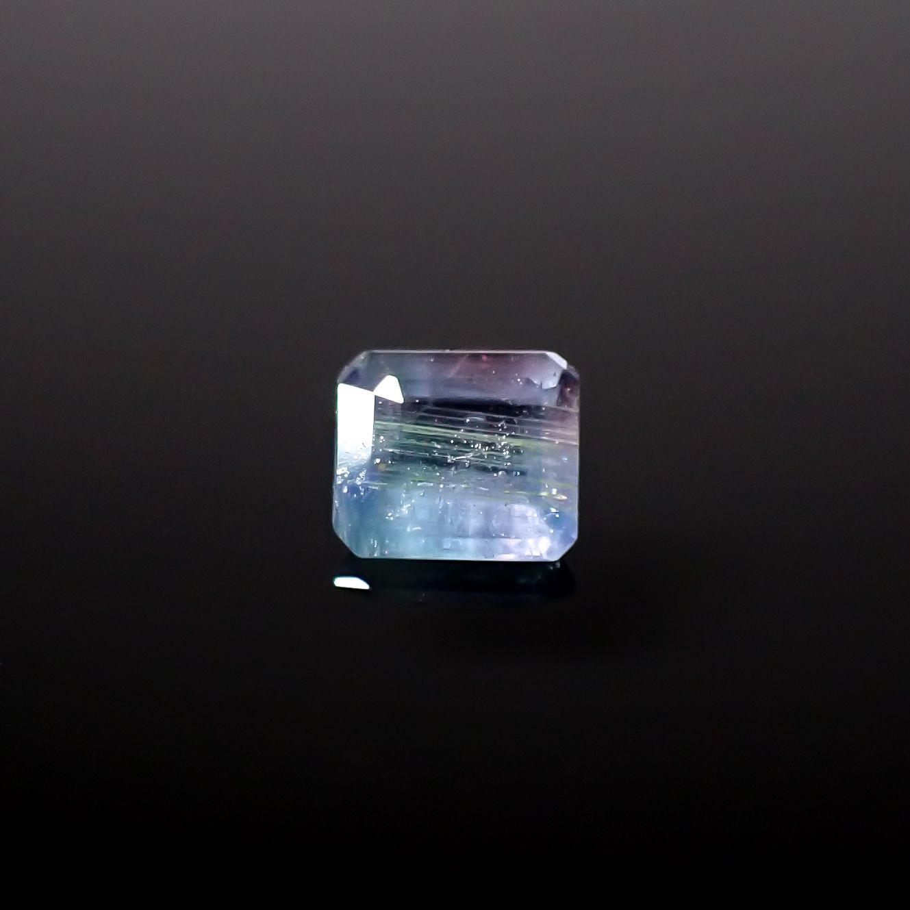 バイカラーパライバトルマリン 非加熱 ブラジル産 0.23ct [241129453]4x3.5mm前後