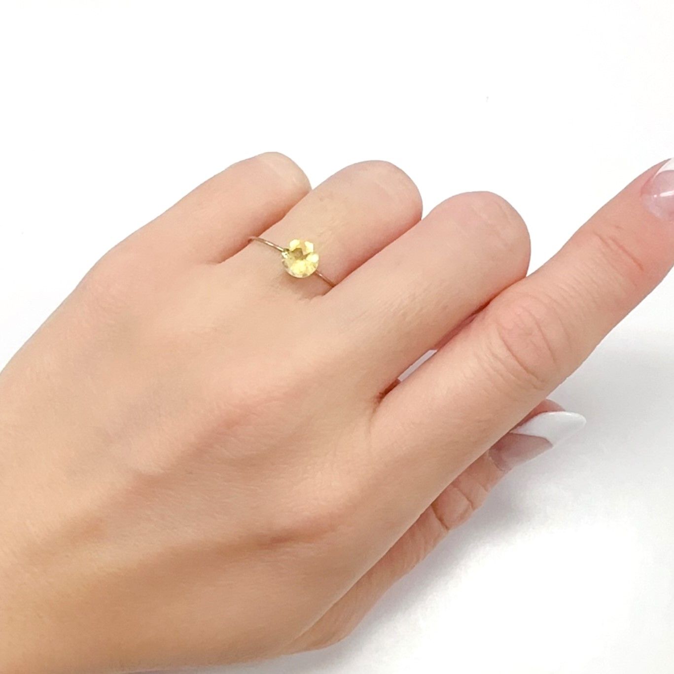 コンドロダイト(宝石名コンドロダイト)タンザニア産 0.751ct ソ付(彩珠)[231225224]5.9x5.9mm前後