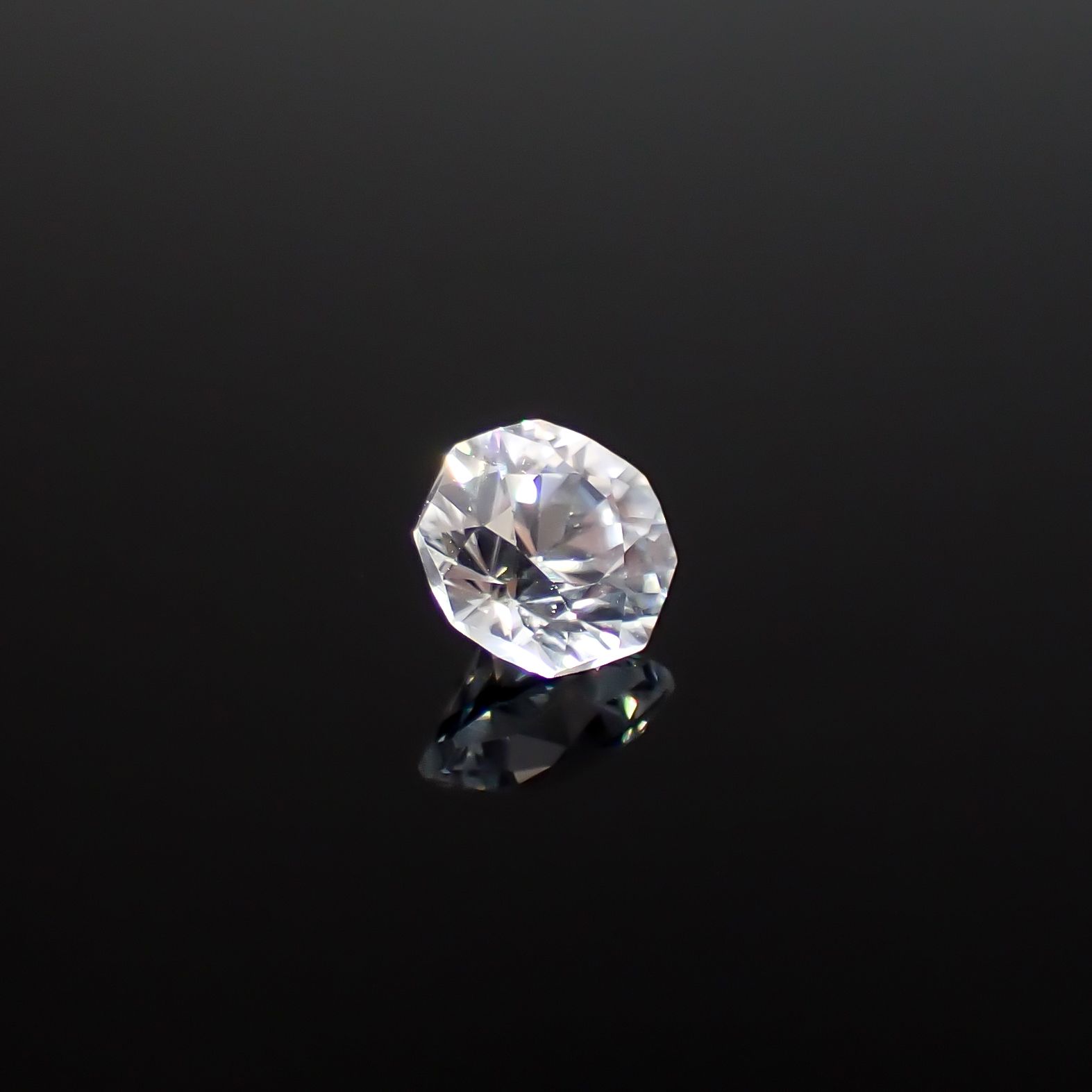 ◇オクタゴンカット◇カラーレスジルコン(宝石名ホワイト・ジルコン)スリランカ/カンボジア産 識別済 0.81ct / 4.9x4.8mm前後 [251231383]