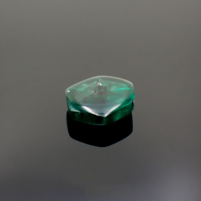 トラピッチェエメラルド(宝石名トラピッチェ・エメラルド)コロンビア産 2.887ct ソ付(彩珠)[221018466]10.1x8.6mm前後