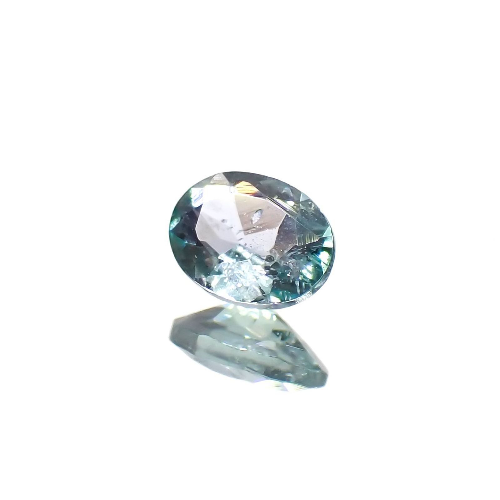 ブルーグリーンコーネルピン(宝石名コーネルピン)タンザニア産 識別済 0.12ct / 3.3x2.5mm前後 [251019245]