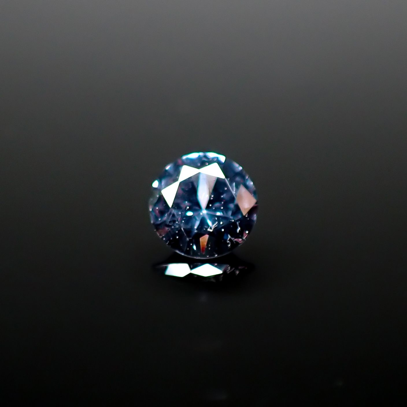 ベキリーブルーガーネット（カラーチェンジガーネット アレキタイプ） マダガスカル・ベキリー産 0.27ct [241229413]4.1x4.1mm前後