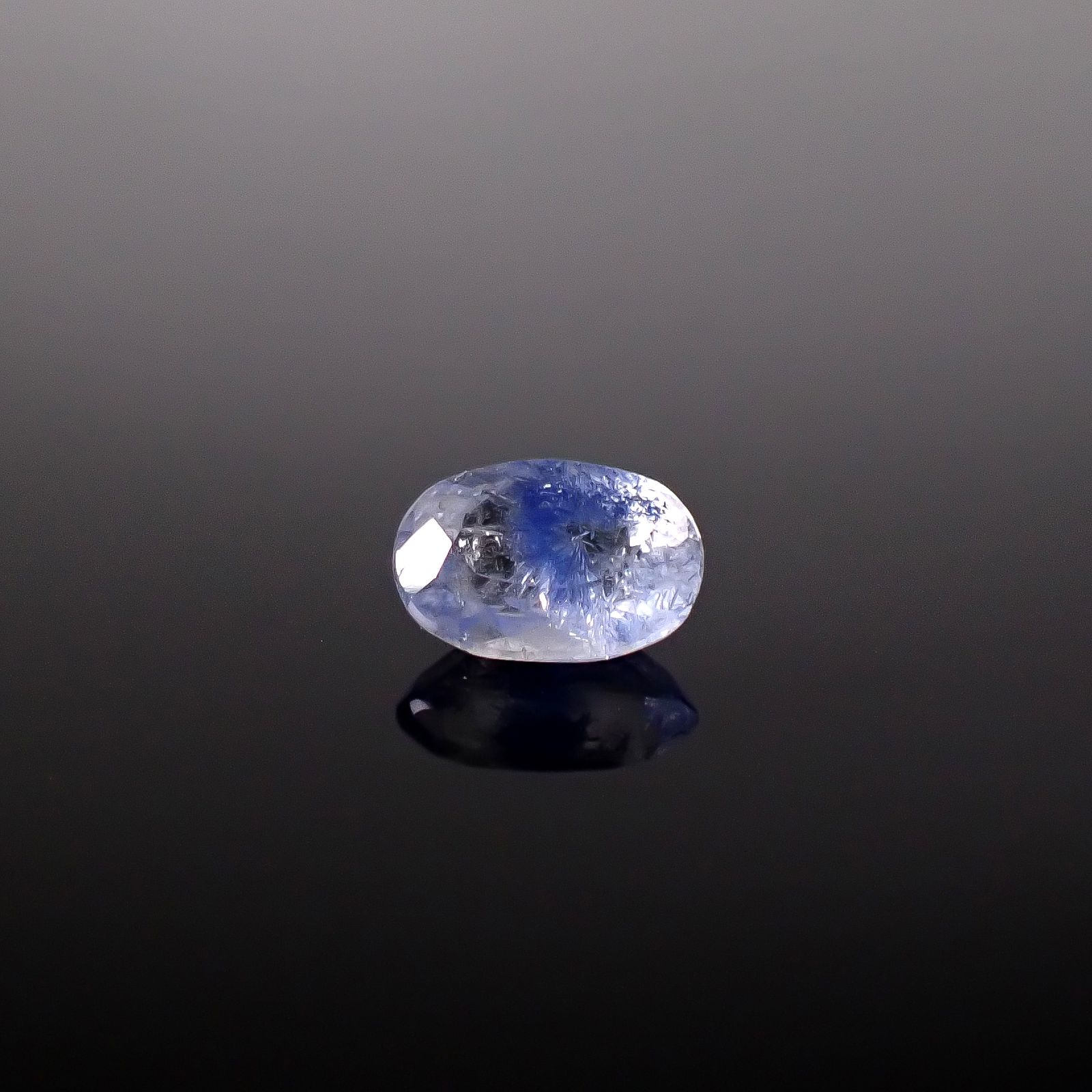 デュモルチェライトインクォーツ ブラジル産 0.69ct / 6.9x4.9mm前後 [260331847]