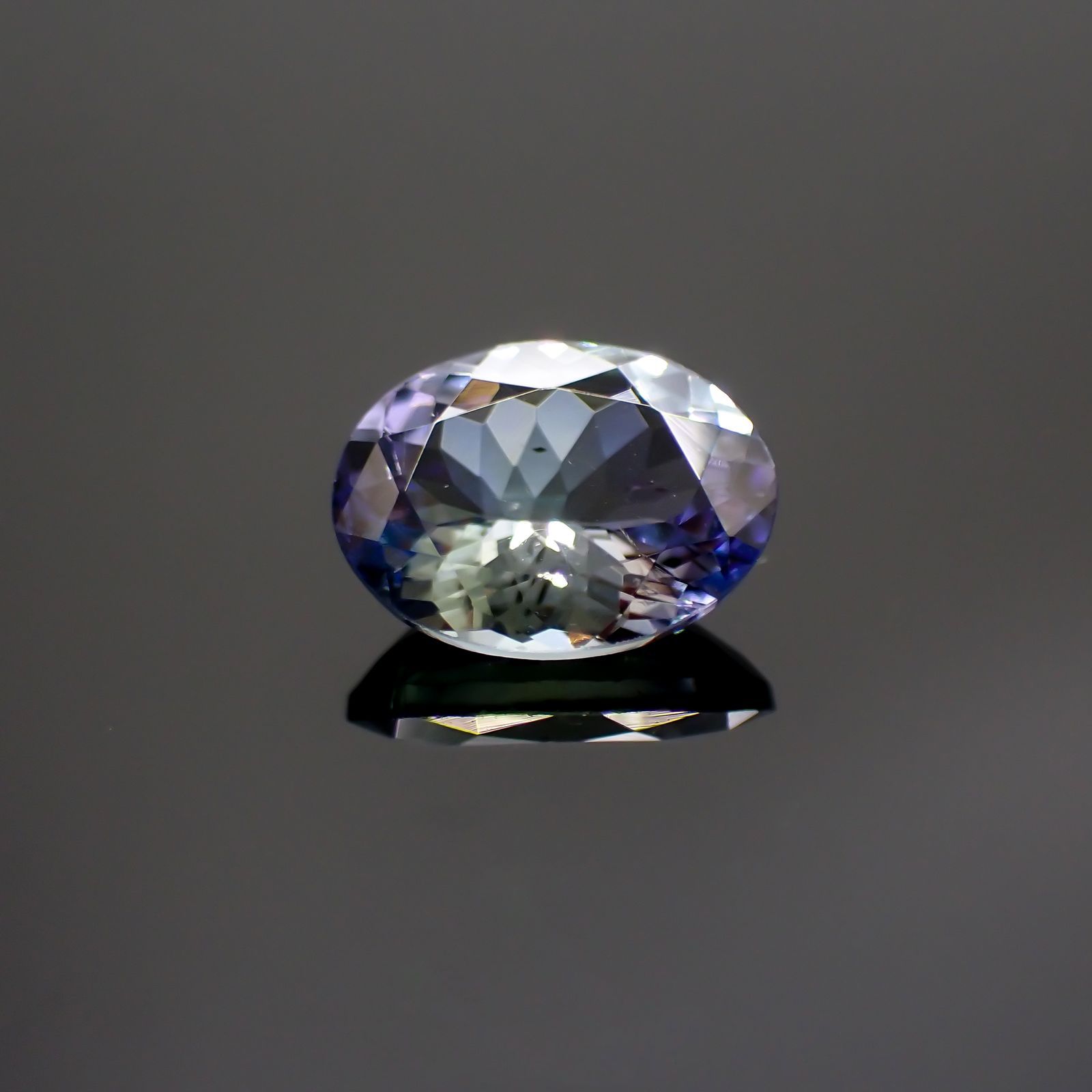 タンザナイト(宝石名タンザナイト)タンザニア産 1.42ct 識別済[220113854]8.4x6.5mm前後