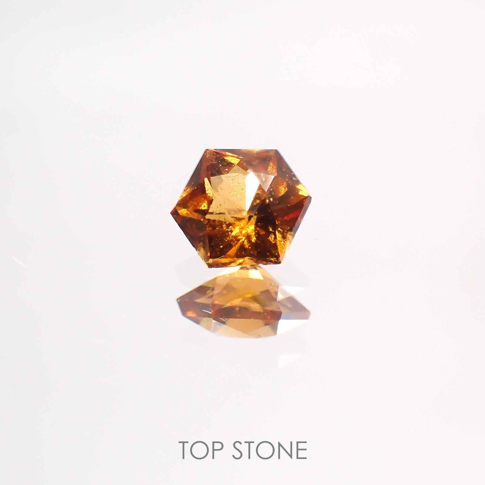 ◇ヘキサゴンカット◇ヘソナイトガーネット(宝石名ヘソナイト・ガーネット)スリランカ産 0.55ct 識別済[220113901]4.9x4.8mm前後