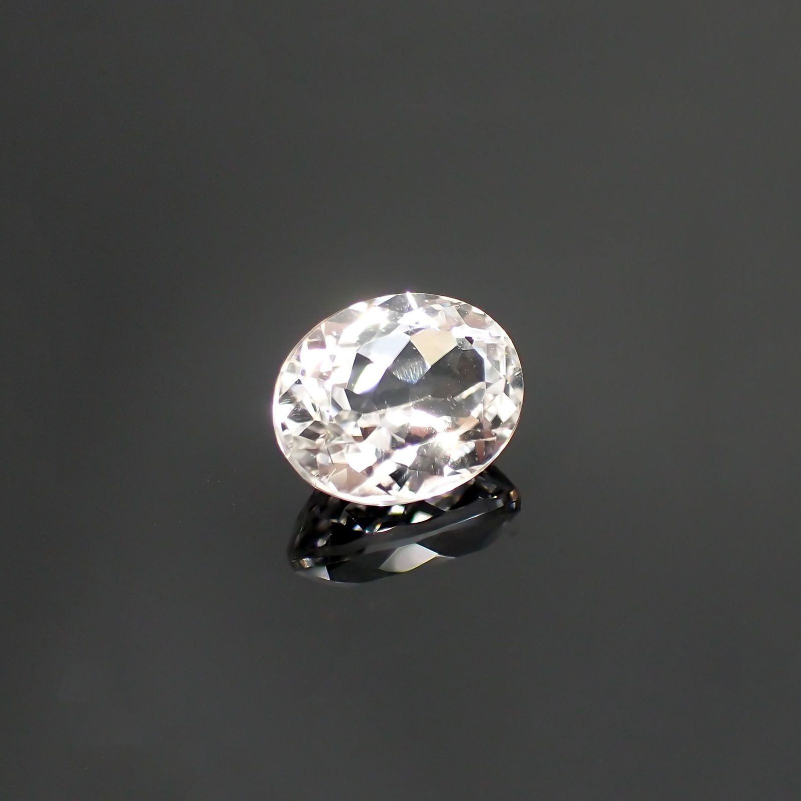 カラーレススポジュミン(宝石名ホワイト・スポジュミン) ブラジル産 3.17ct 識別済[210912626]9.8×7.8mm前後