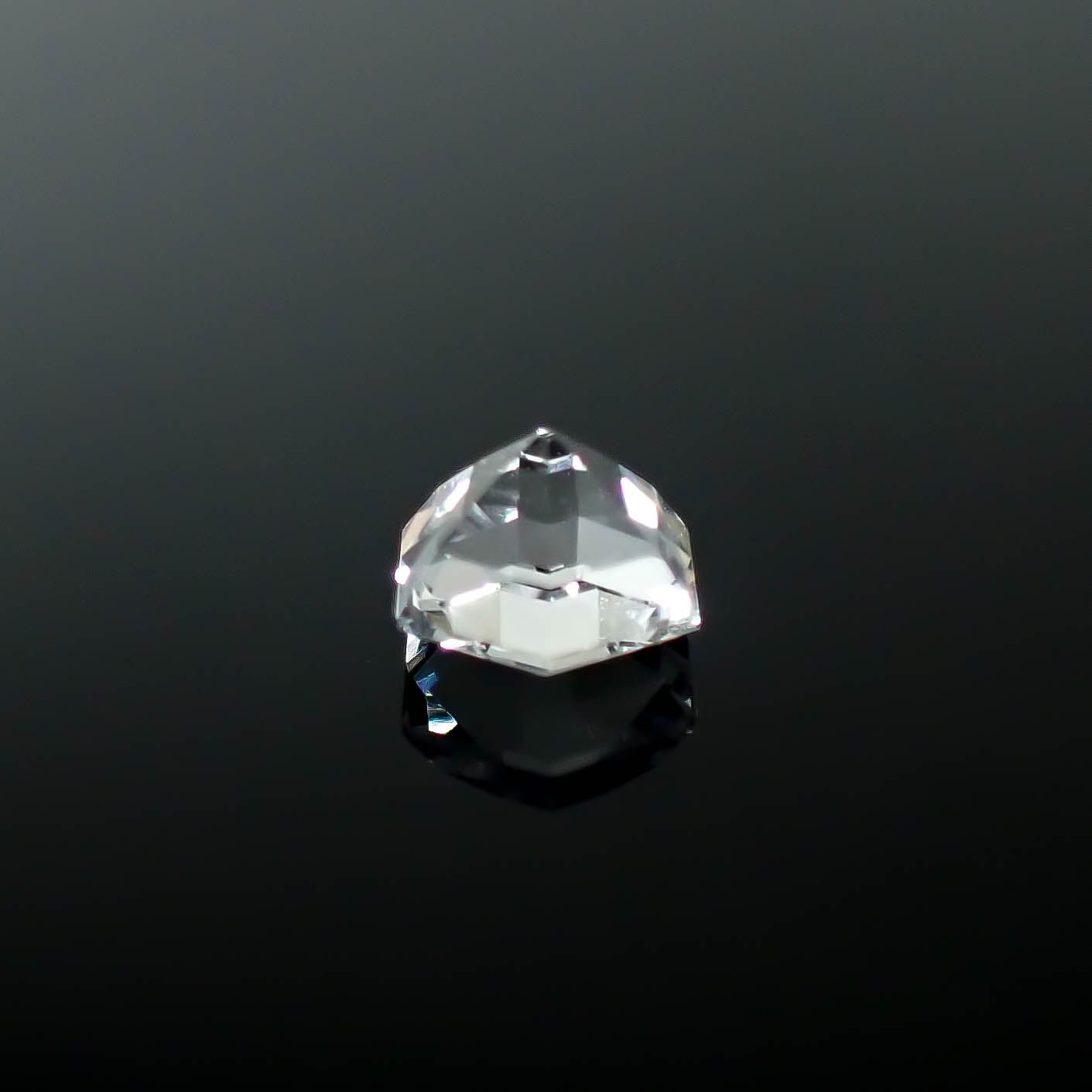 ◇ヘキサゴンカット◇レムリアンシードクリスタル(保証シール付き) ブラジル産 0.83ct / 5.8x5.8mm前後 [250730865]