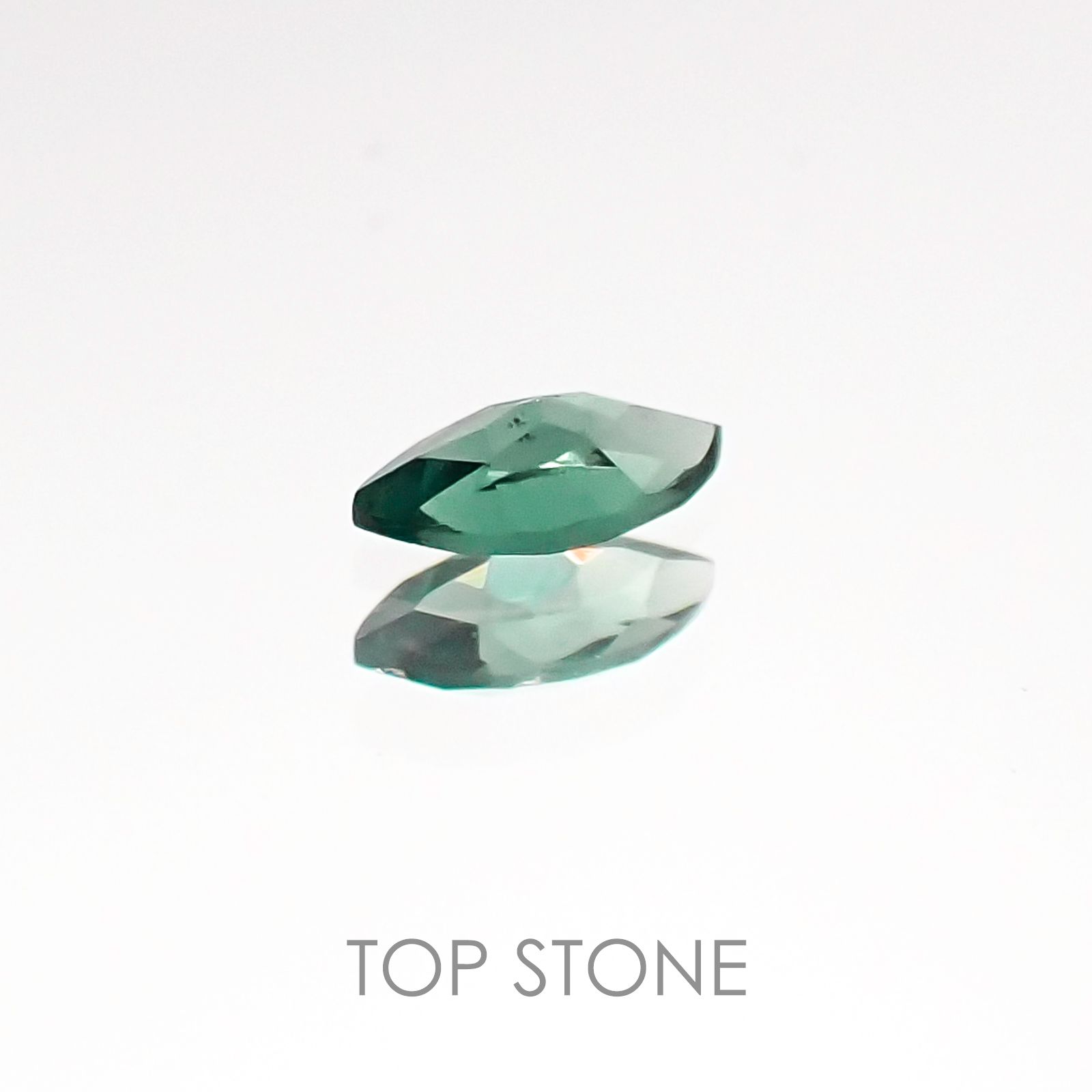カラーチェンジガーネット(アレキタイプ) マダガスカル・ベキリー産 ルース 0.094ct[20106590]4.1×2.1mm前後