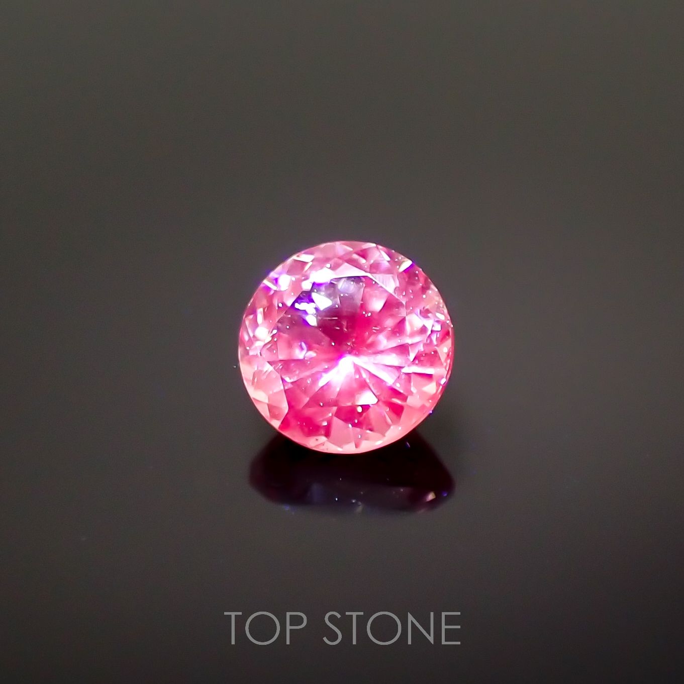 ラベンダーピンクスピネル(宝石名スピネル)ビルマ/マダガスカル産 0.46ct 識別済[220917595]4.6x4.5mm前後