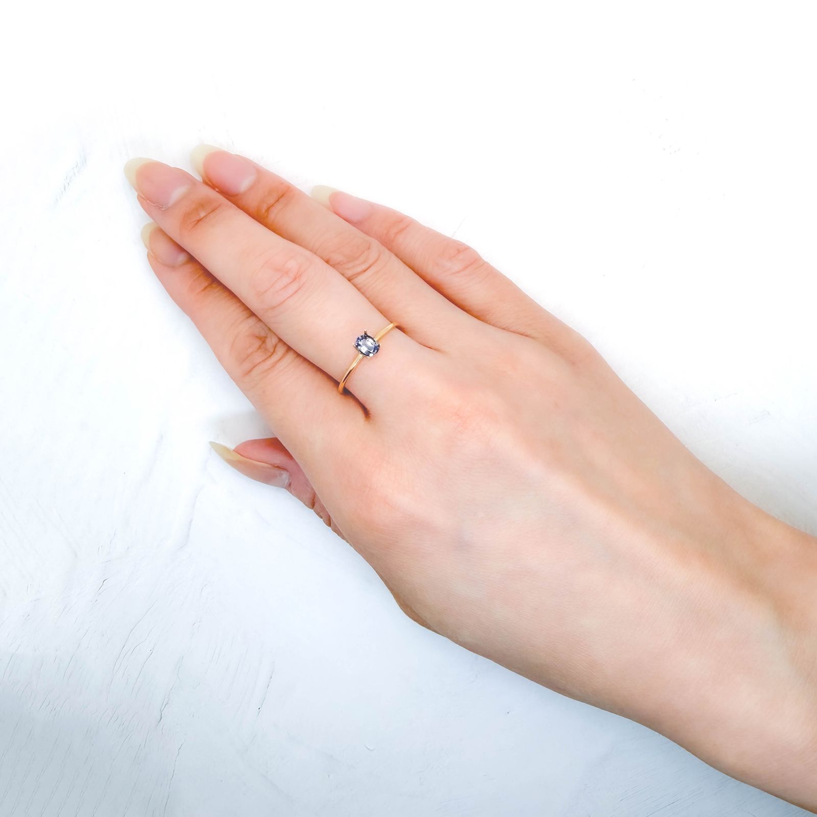 アイスブルーサファイア スリランカ/マダガスカル産 0.37ct / 4.9x3.7mm前後 [260732592]