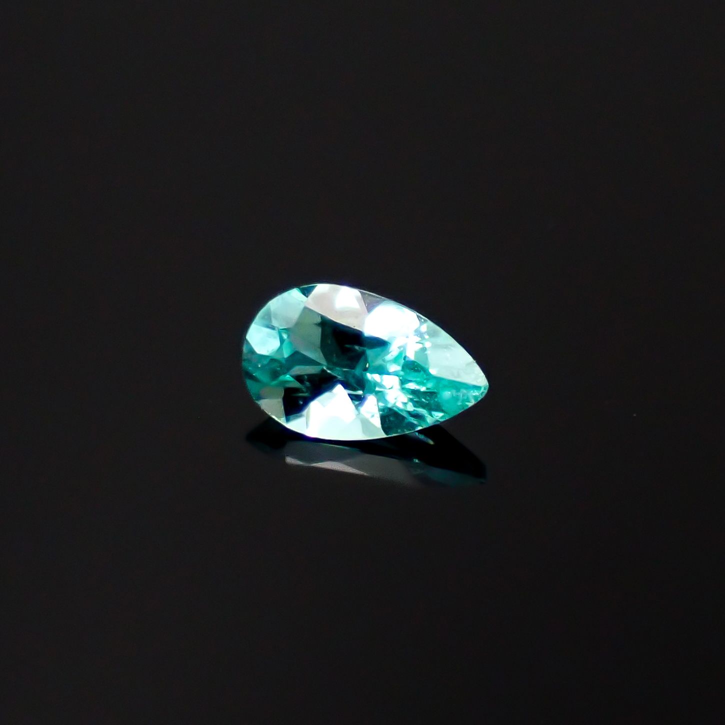 パライバトルマリン ブラジル・ムルング鉱山産 0.049ct[240928799]3.3x2mm前後
