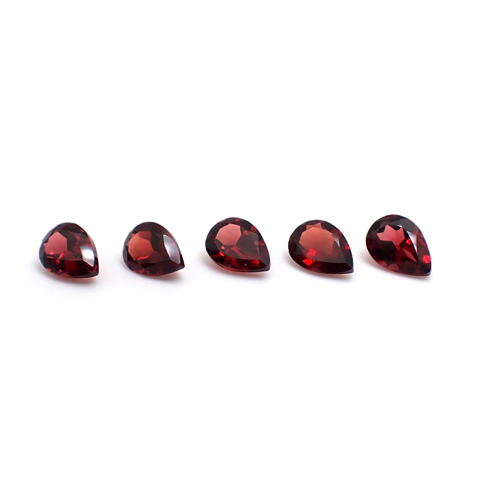 ◇ランダムセレクト◇パイラルスパイトガーネット モザンビーク産 約0.80ct / 7.1x5mm前後 [260532222]