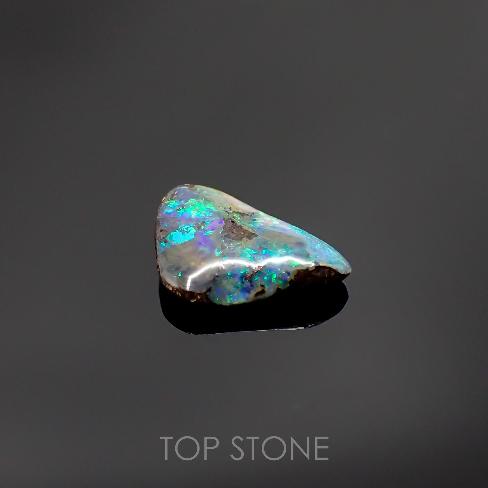 ボルダーオパール 原石磨き(宝石名ボルダー・オパール) オーストラリア産 1.964ct ソ付(彩珠)[210611310]12.2×8.3mm前後