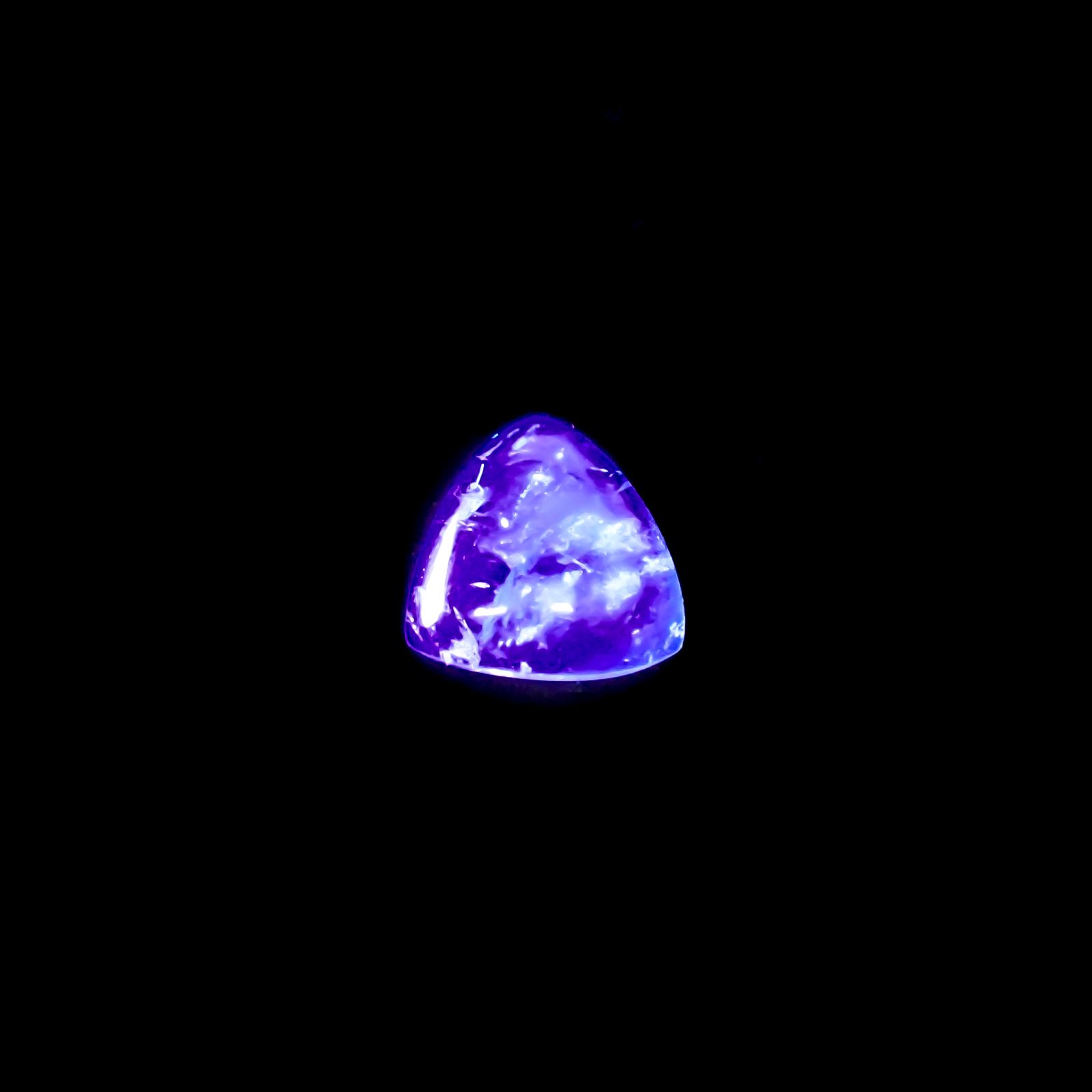 フローライト フルオレッセンス イギリス・ロジャリー鉱山産 3.19ct[240527713]9.6x9.4mm前後