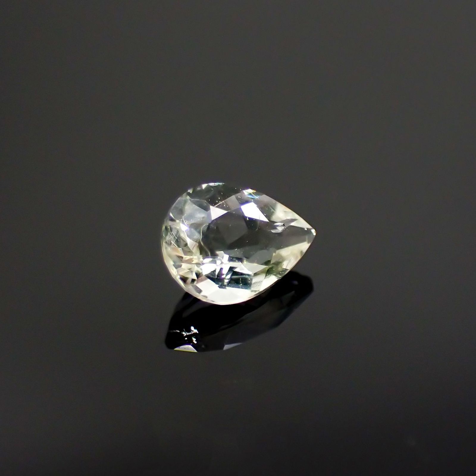 ハイアライトオパール(宝石名オパール) メキシコ産 0.160ct ソ付(彩珠)[210712058]4.5×3.3mm前後