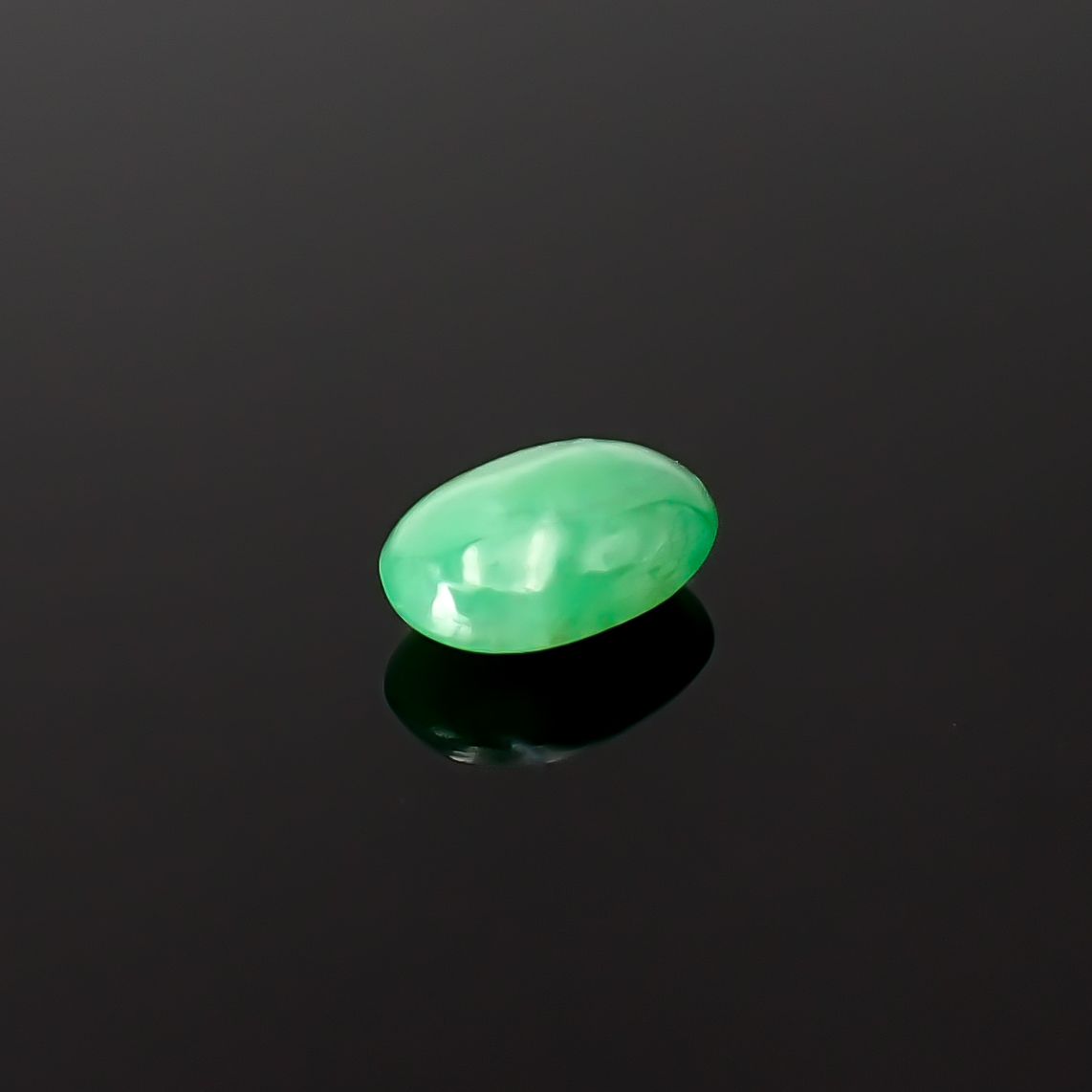 翡翠 ビルマ産 0.60ct / 6.2x4.6mm前後 [260532117]
