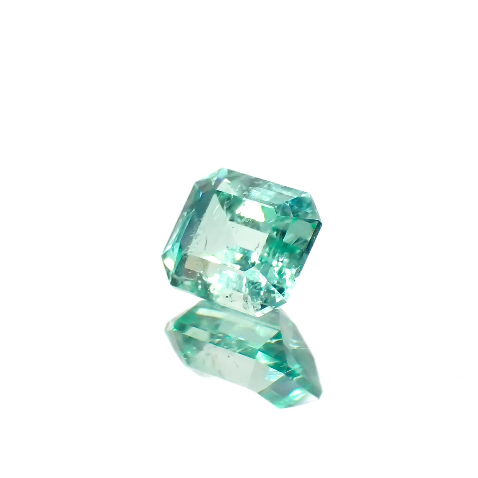 ノンオイル エメラルド ロシア産 0.34ct[230421686]4.4x3.8mm前後