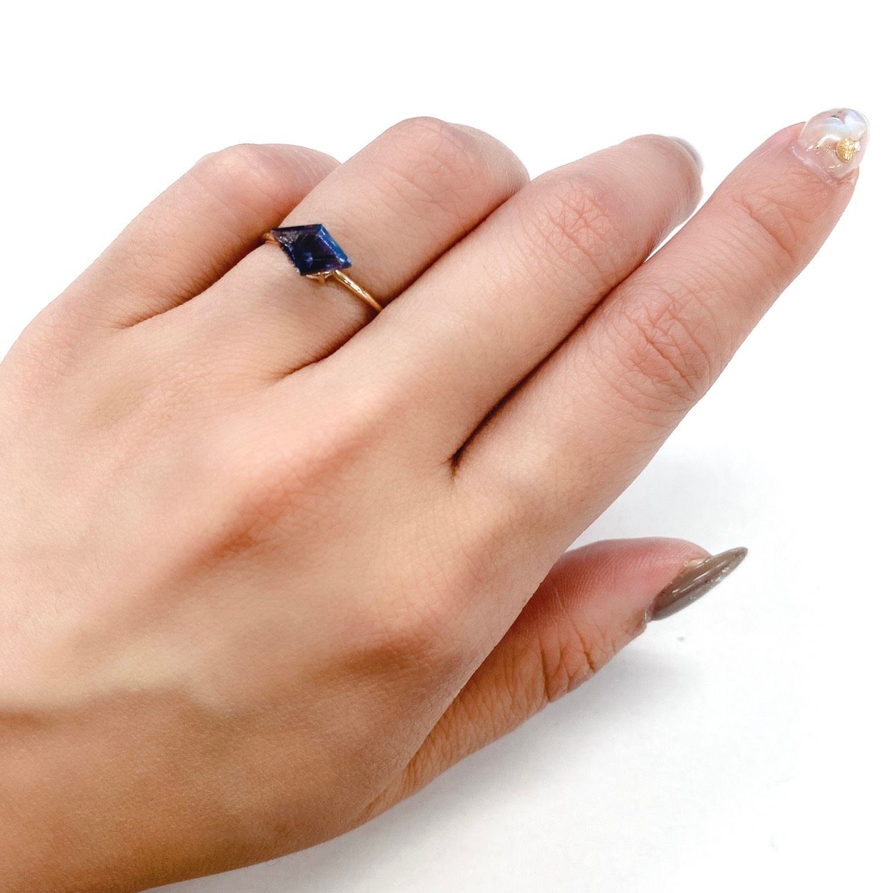 ◇カスタムカット◇アイオライトサンストーン インド・ブラジル産 ルース 0.86ct[21059244]9.5×6.1mm前後