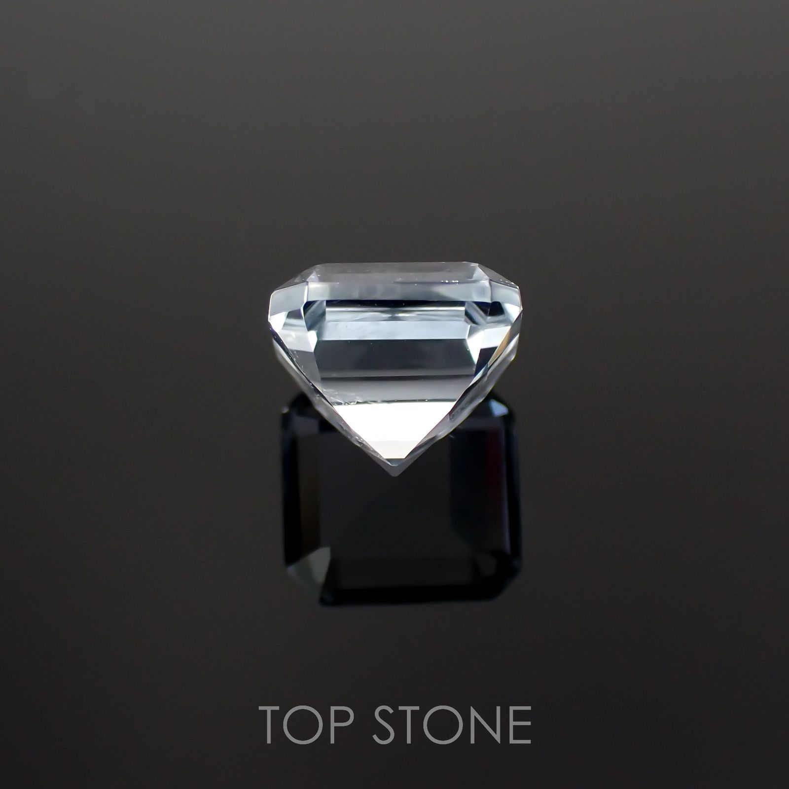 セレスタイト(宝石名セレスタイト)マダガスカル産 1.210ct ソ付(彩珠)[221018950]5.5x5.3mm前後