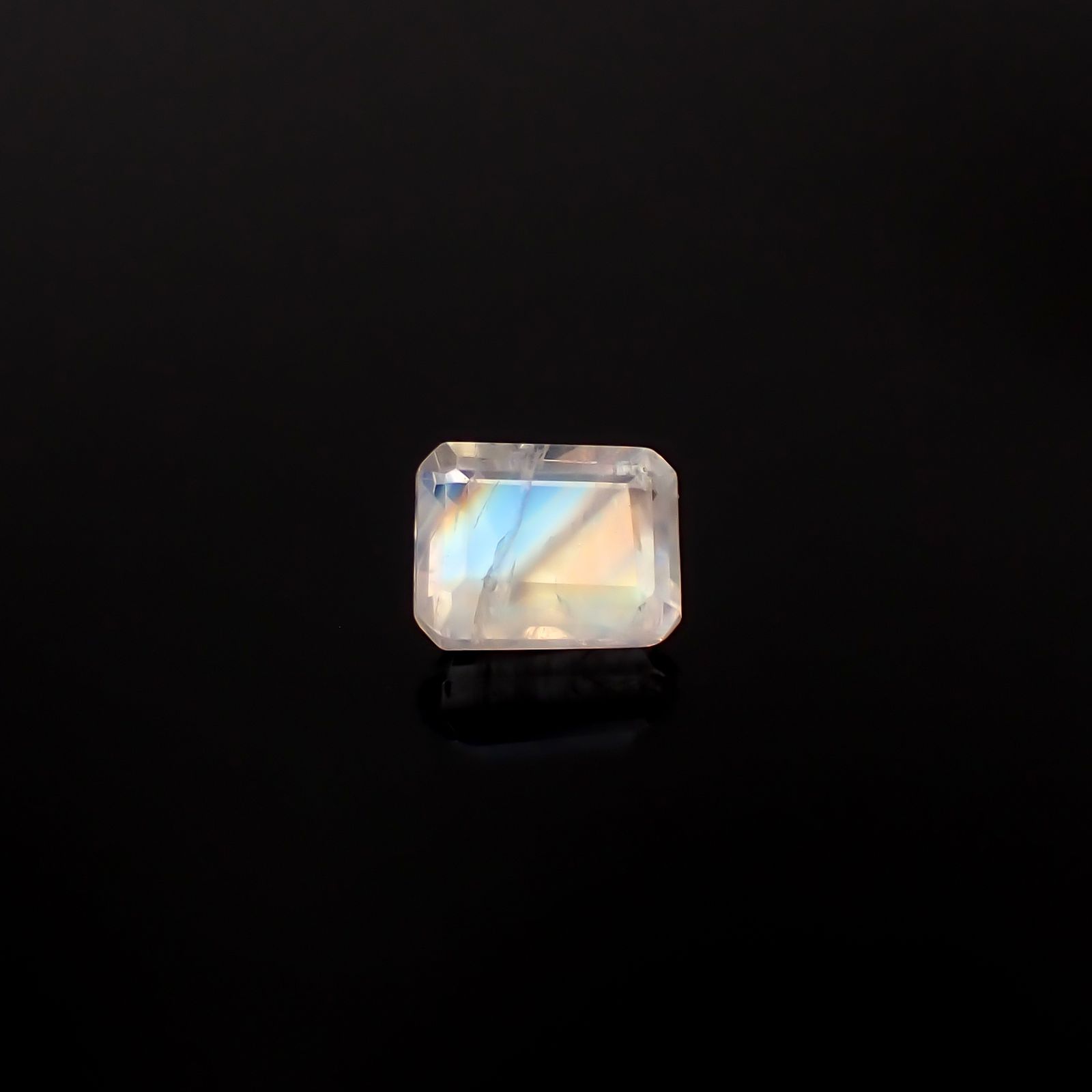 レインボームーンストーン インド・ビハール産 1.92ct / 8.1x6.4mm前後 [260431969]