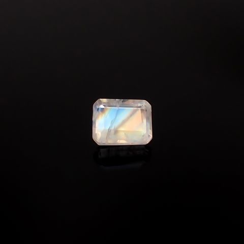 レインボームーンストーン インド・ビハール産 1.92ct / 8.1x6.4mm前後 [260431969]