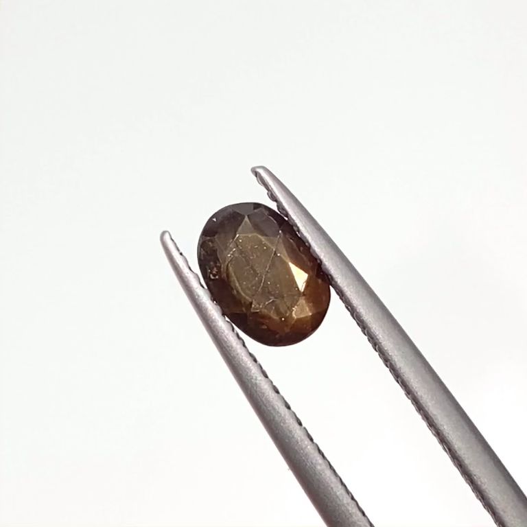 ゴールドシーンサファイア非加熱 ケニア産 1.16ct / 6.6x4.7mm前後 