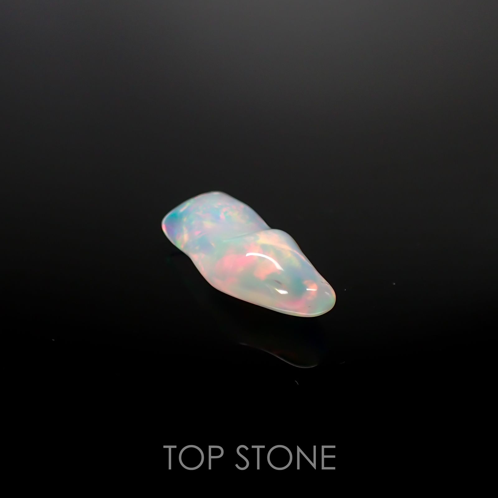 ◇バロック型◇エチオピアオパール(宝石名オパール) エチオピア産 2.94ct 識別済[210611397]16.3×7.8mm前後