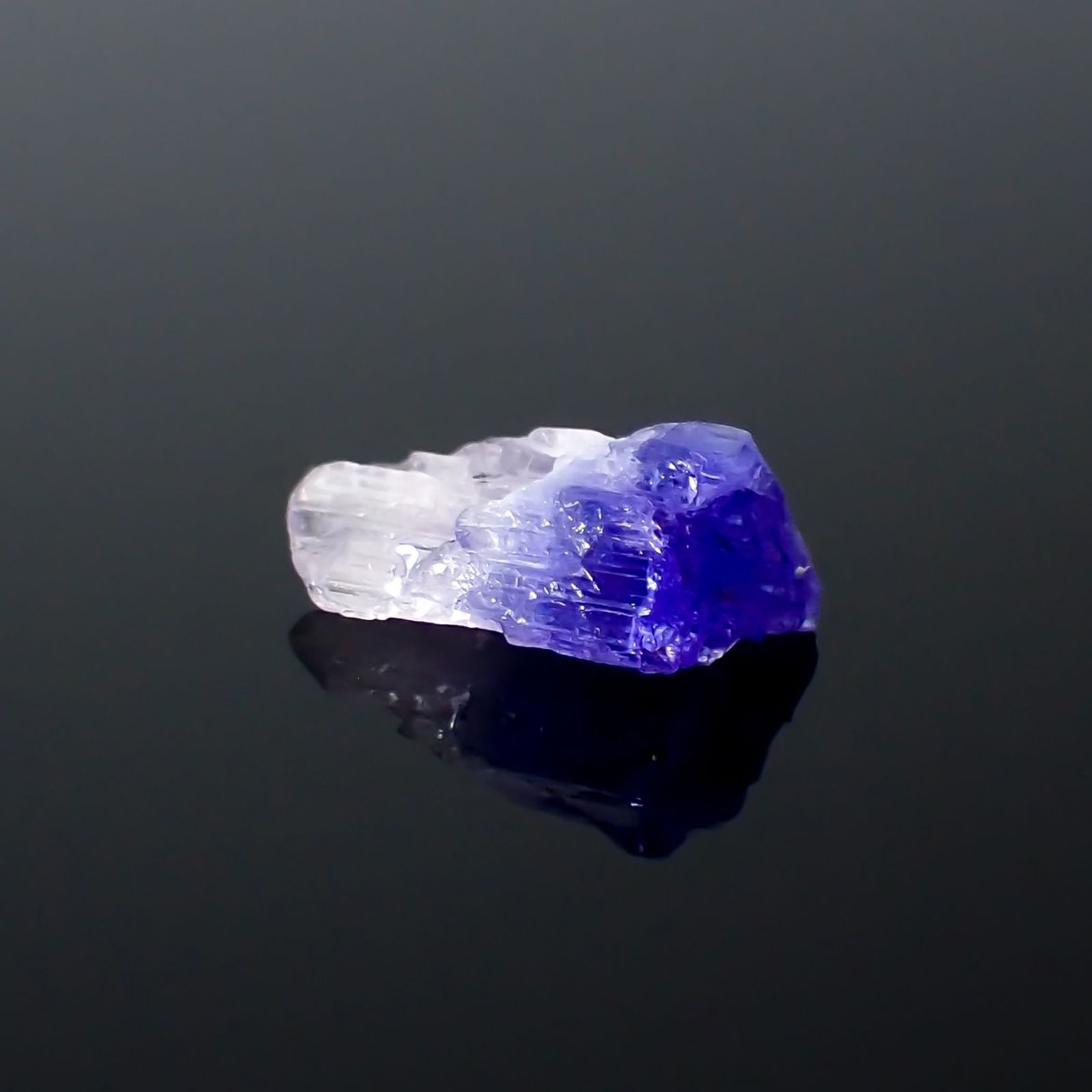 バイカラータンザナイト 原石 タンザニア産 3.77ct / 14x8mm前後 [260424989]