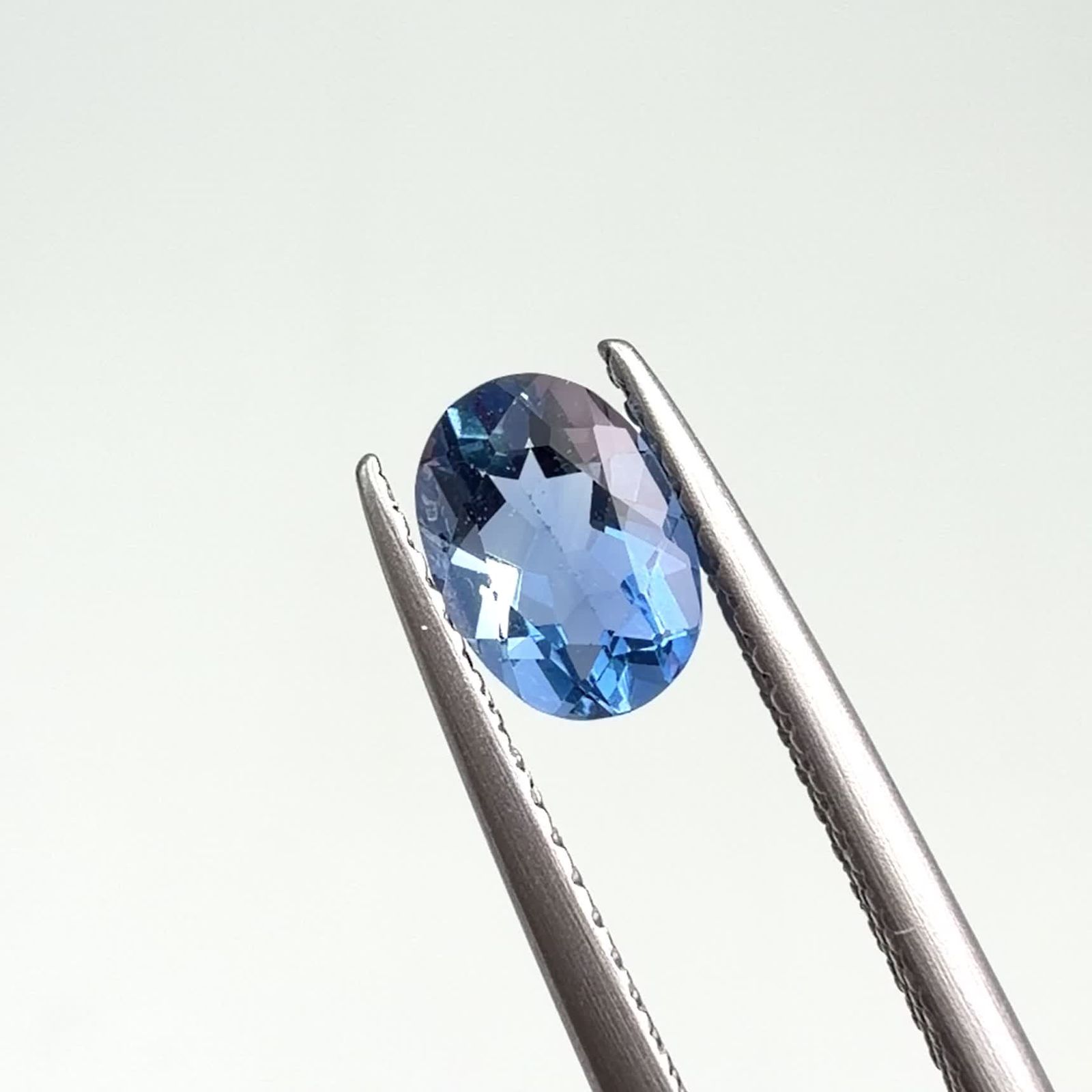 カラーチェンジフローライト ブラジル産 1.02ct / 7.2x5.1mm前後