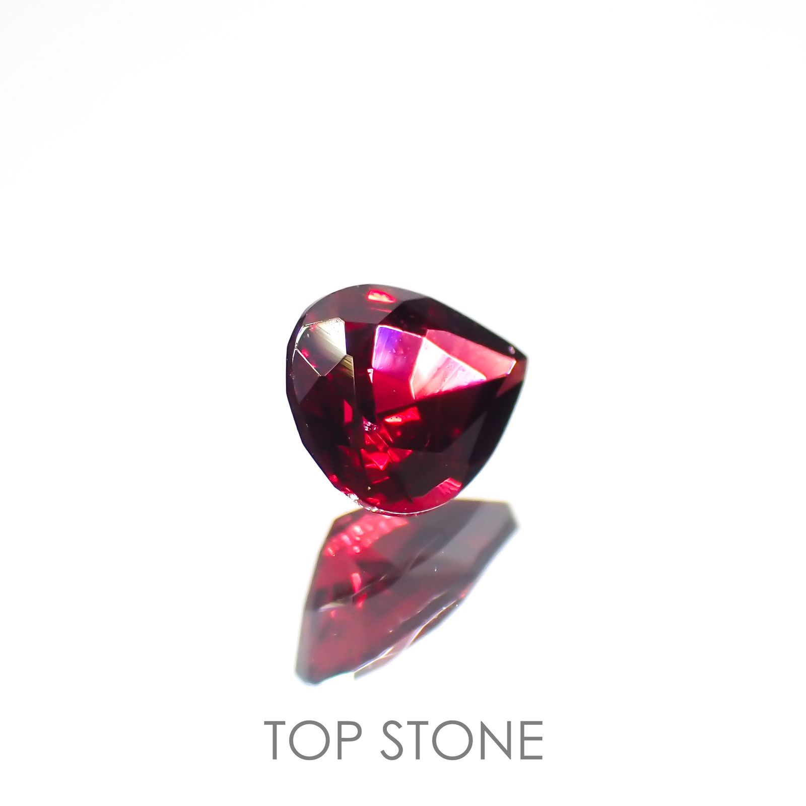 レッドスピネル(宝石名レッド・スピネル)タンザニア産 0.33ct 識別済[220114318]4.8x3.9mm前後