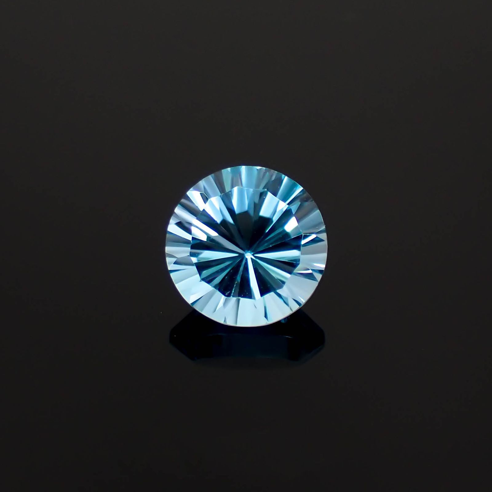 ブルートパーズ ブラジル産 4.20ct[221219350]9.8x9.8mm前後
