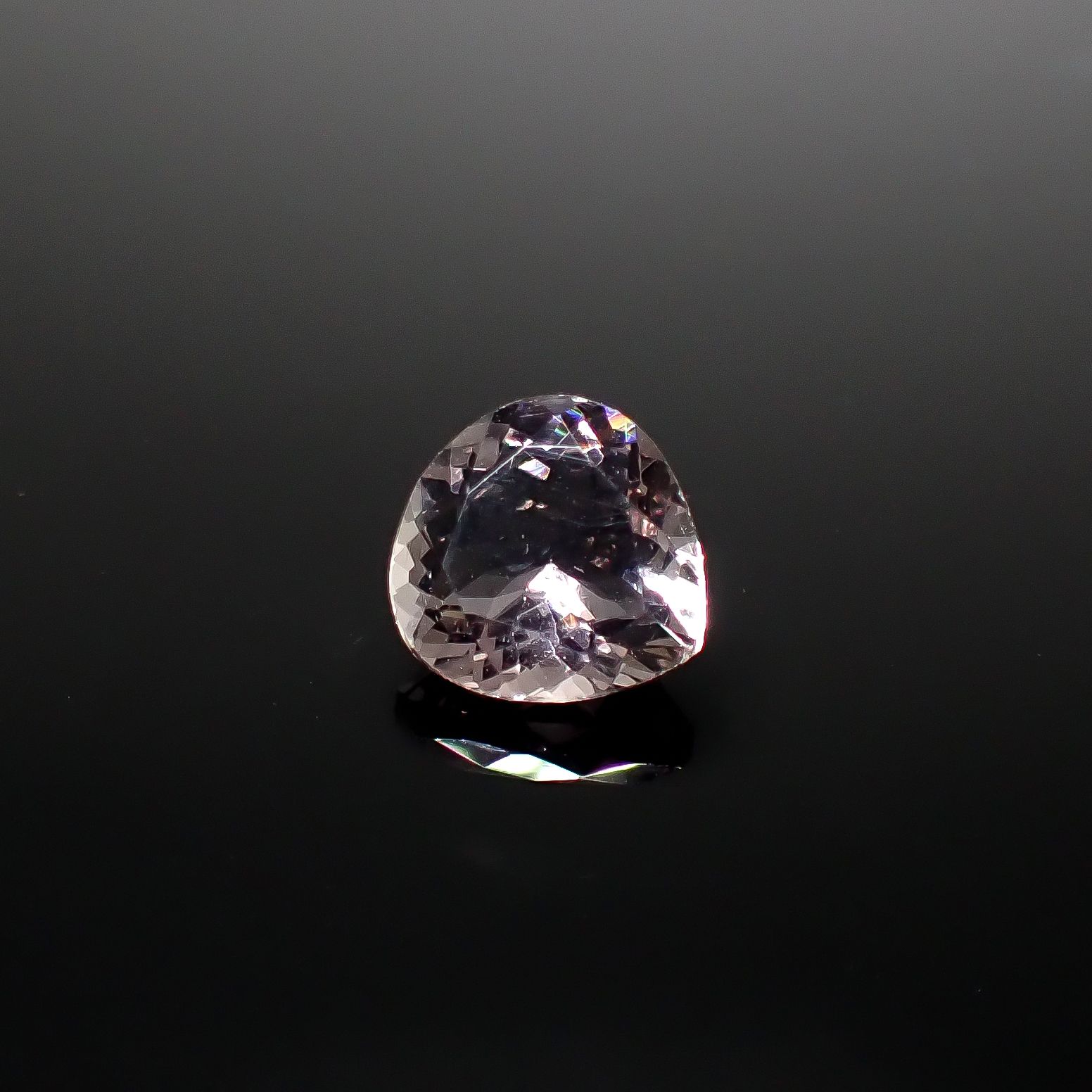 フローライト フルオレッセンス アフガニスタン産 2.76ct [250630520]9x8.7mm前後