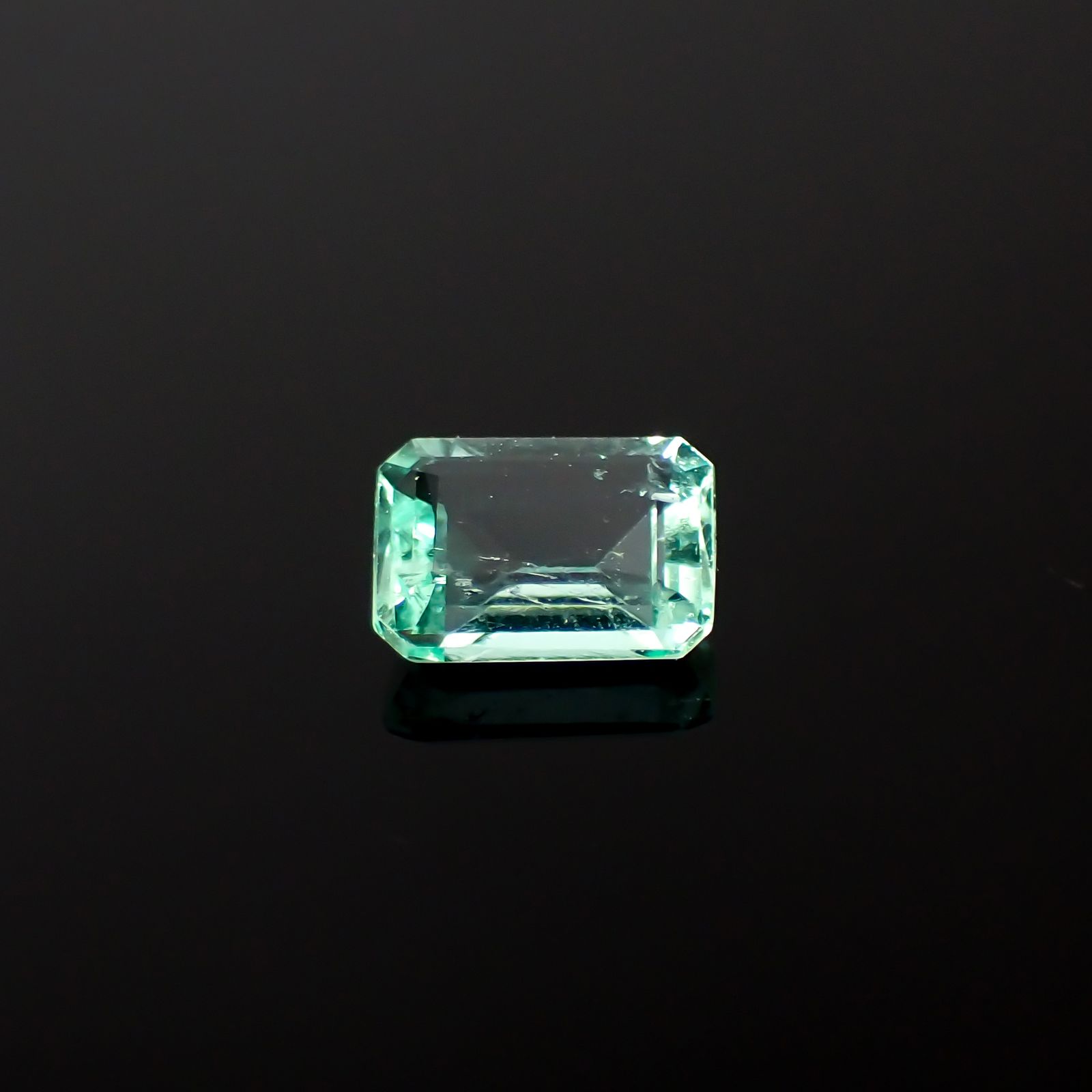 パステルカラーエメラルド コロンビア産 0.41ct[240225959]5.7x4.1mm前後