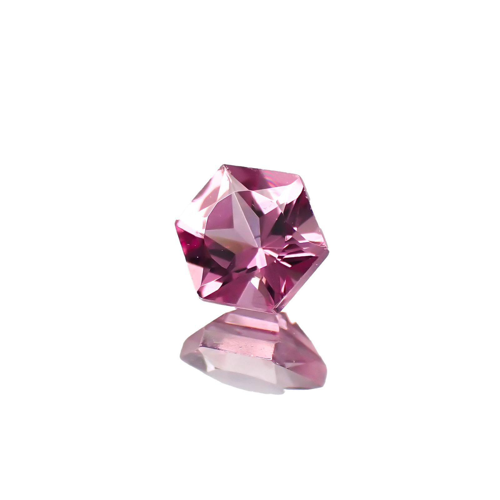 ◇ヘキサゴンカット◇カラーシフトマラヤガーネットSA(宝石名ガーネット)タンザニア産 0.41ct 識別済[221018205]4.1x4mm前後