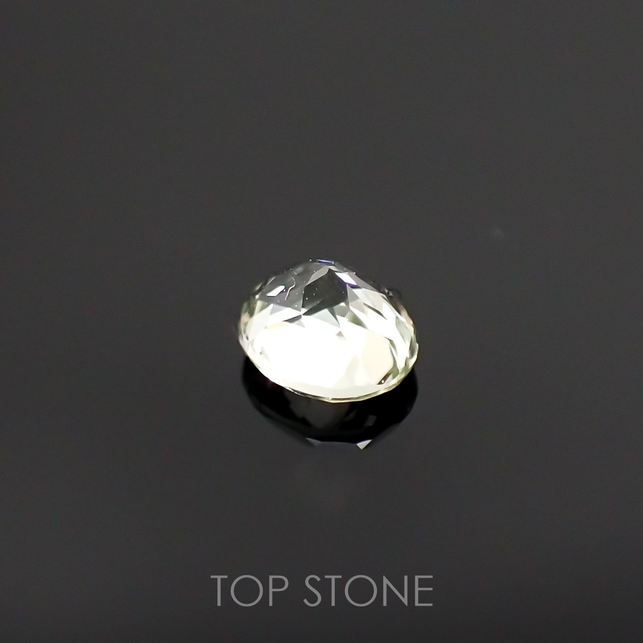リューコガーネット(宝石名ホワイト グロッシュラー・ガーネット) ビルマ産 0.28ct 識別済[210711542]4.1×3.4mm前後