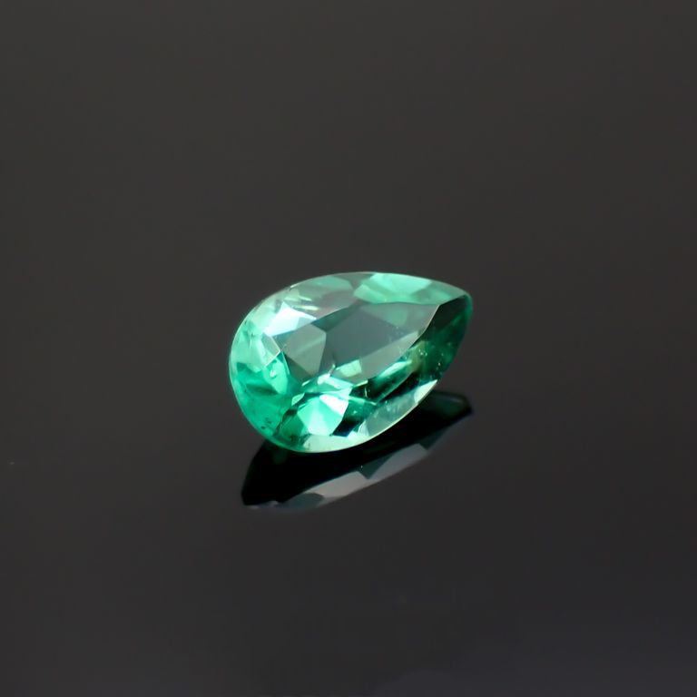 パライバトルマリン(宝石名トルマリン/別名パライバ・トルマリン)ブラジル・パライバ州バターリャ鉱山産 0.17ct 識別済[221018811]4.8x3mm前後