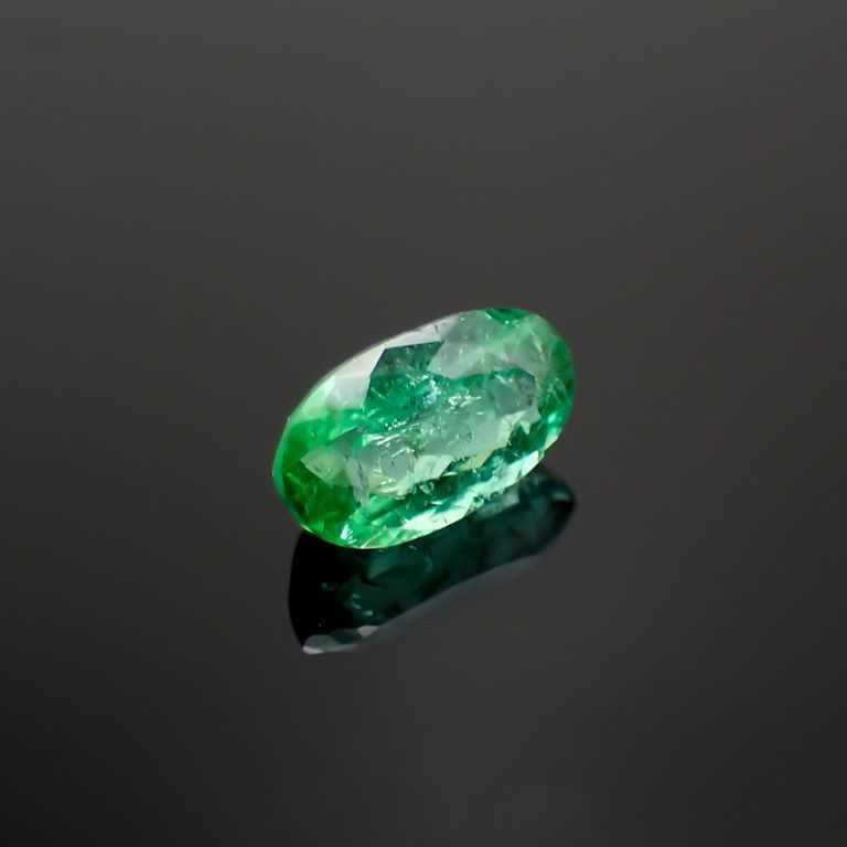 パライバトルマリン(宝石名トルマリン/別名パライバ・トルマリン)ブラジル産 0.675ct ソ付(宝貴協)[221018784]6.9x4mm前後