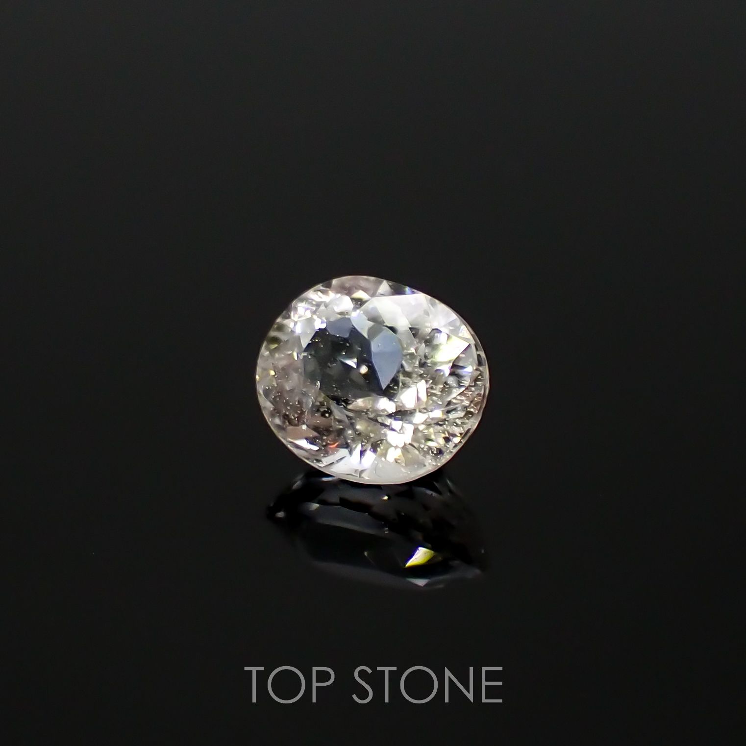 フェナカイト(宝石名フェナカイト)ロシア産 1.00ct 識別済[220515739]6.7x5.6mm前後