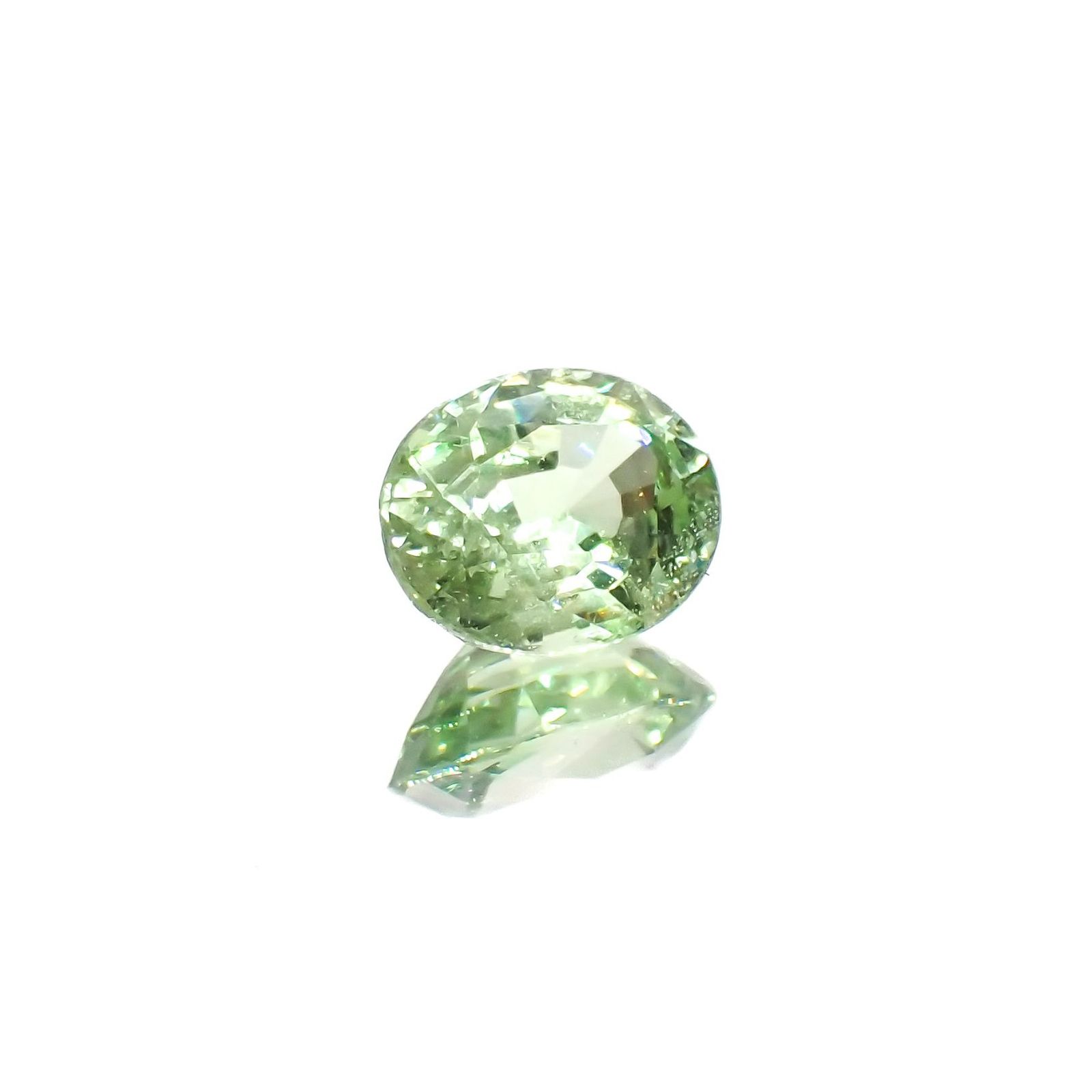 ミントガーネット(宝石名ガーネット)タンザニア産 識別済 0.92ct / 6.5x5.3mm前後 [251023062]