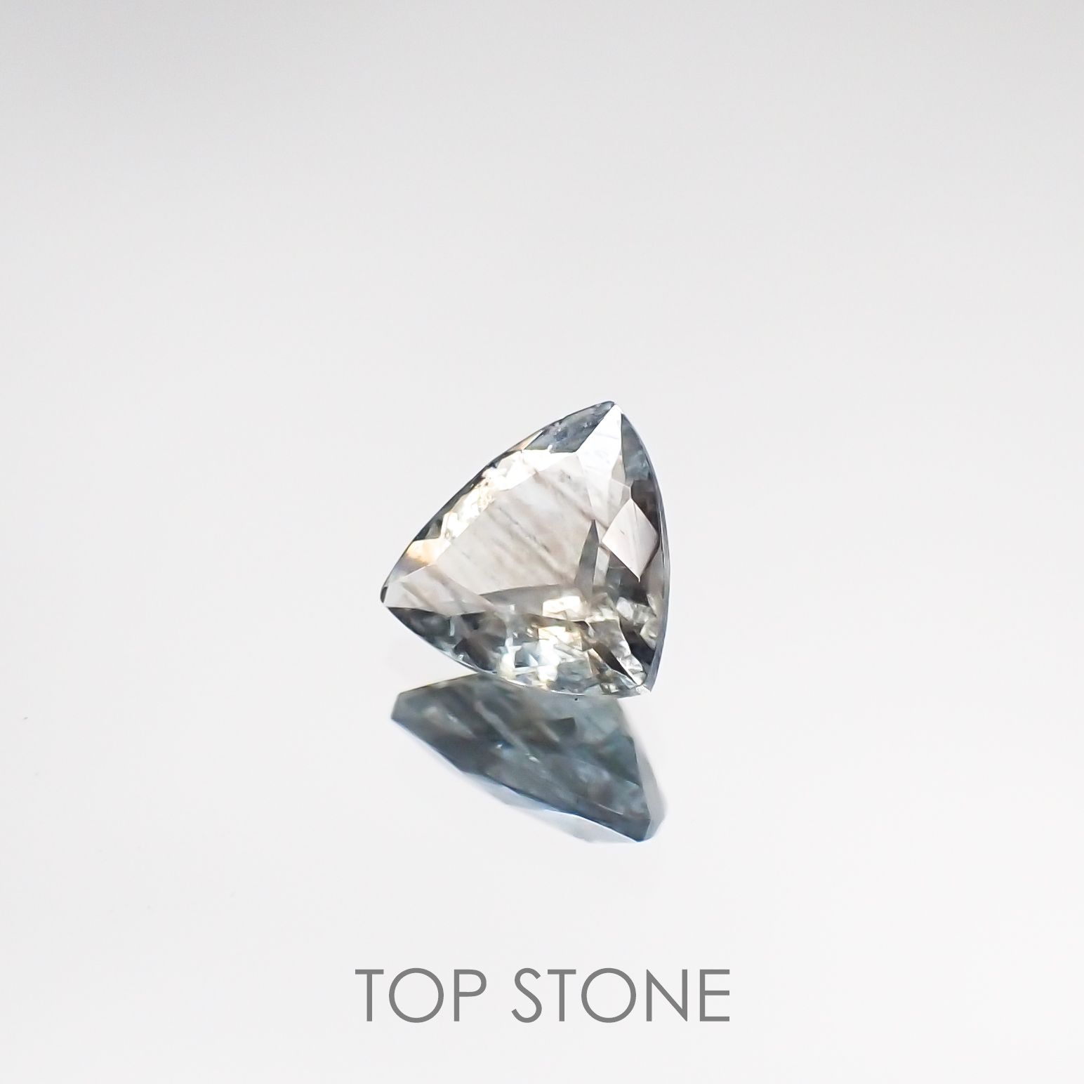 アベンチュリンアクアマリン ブラジル産 ルース 0.92ct[210611295]7×7.1mm前後