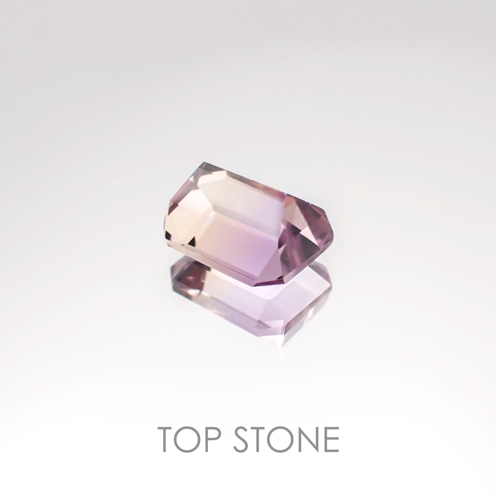 アメトリン(宝石名バイカラー・クォーツ/別名アメトリン) ボリビア産 2.27ct 識別済[20106895]8.9×6.9mm前後