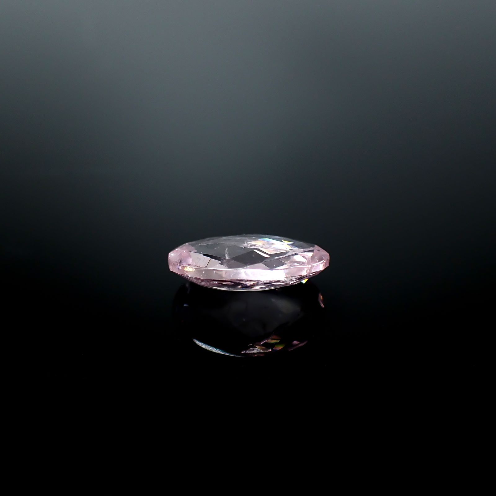 ◇チェッカーカット◇モルガナイト ブラジル産 3.93ct [250730870]13.9x9.2mm前後