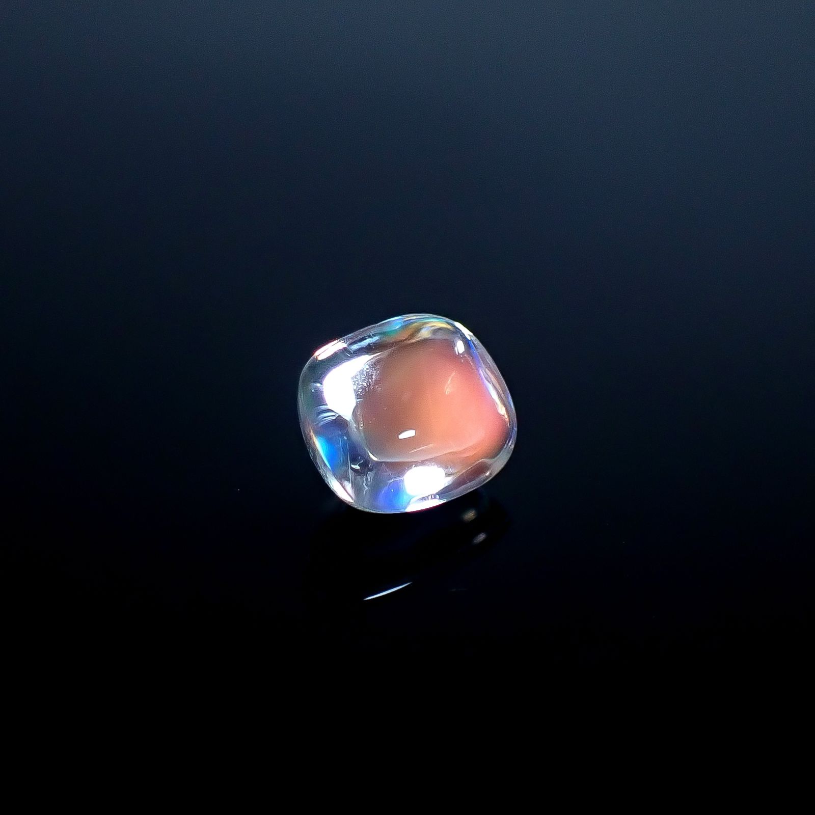 ◇バフトップカット◇レインボームーンストーン(宝石名ラブラドライト)マダガスカル産 識別済 0.96ct / 6.5x5.5mm前後 [250931036]