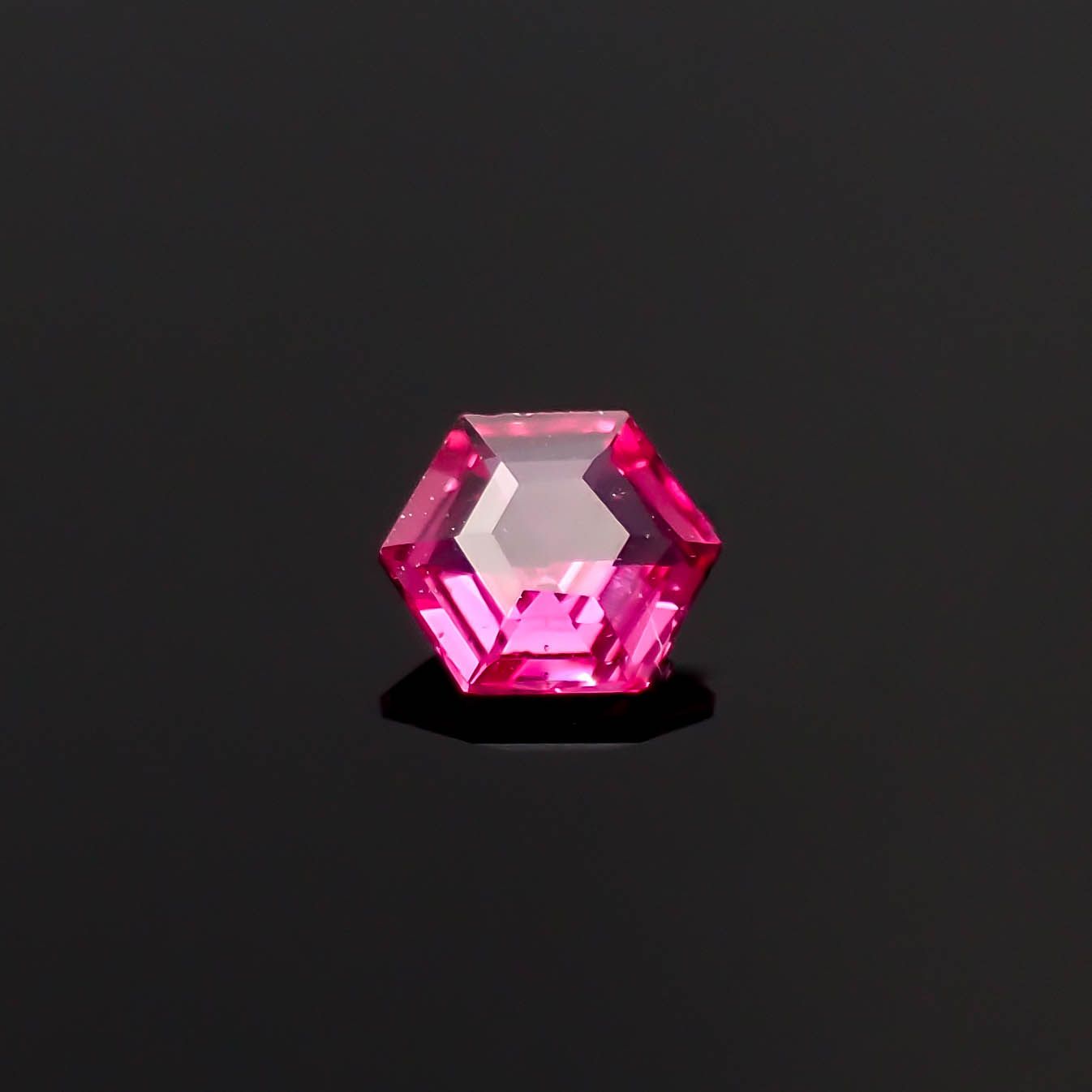 ◇ヘキサゴンカット◇ルビー 非加熱 モザンビーク産 0.18ct [250630505]3.4x3.4mm前後