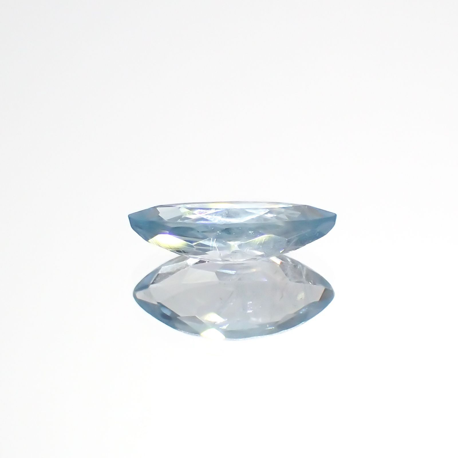 ユークレース(宝石名ブルー・ユークレース)コロンビア産 0.828ct ソ付(彩珠)[221018682]9.9x4.8mm前後