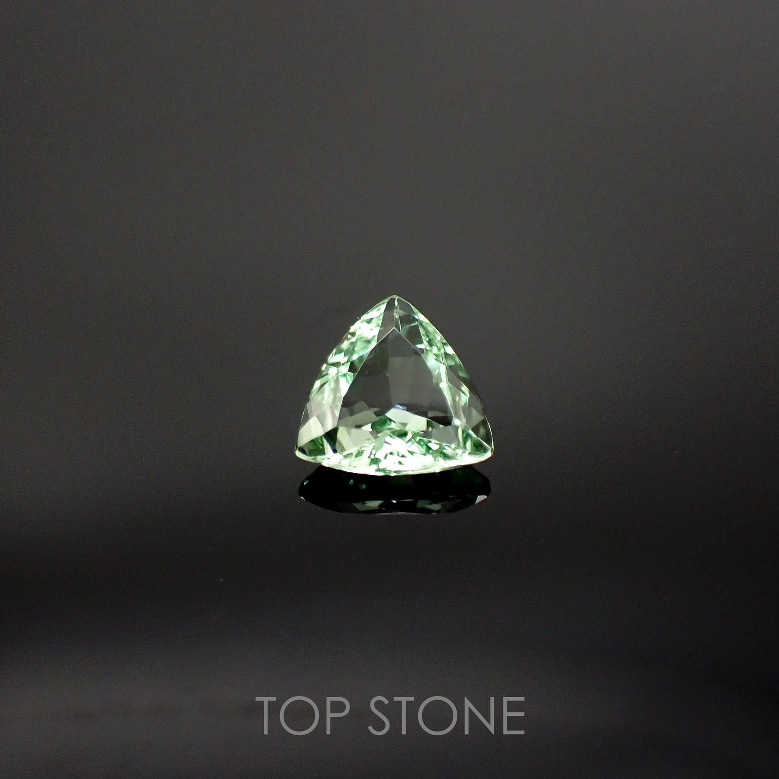 ミントガーネット タンザニア産 ルース 0.66ct[210711531]6×6.1mm前後