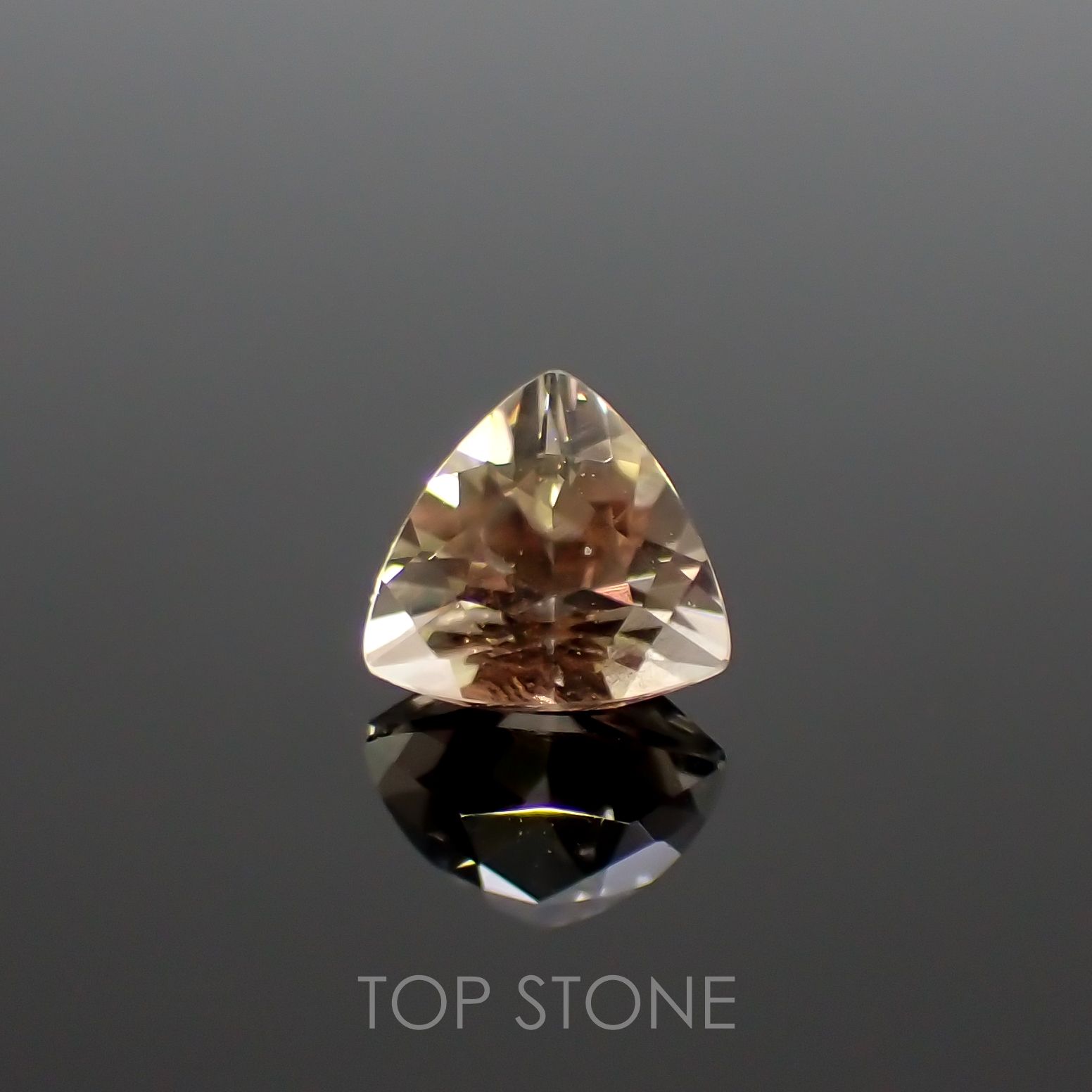オレゴンサンストーン(宝石名ラブラドライト) アメリカ・オレゴン州産 0.44ct 識別済[21018885]4.9×4.9mm前後